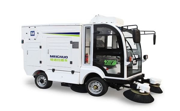 温宿四轮扫路车MN-S1800配备240L标准垃圾桶